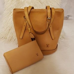 Authentic Louis Vuitton Bucket Bag in Vachetta